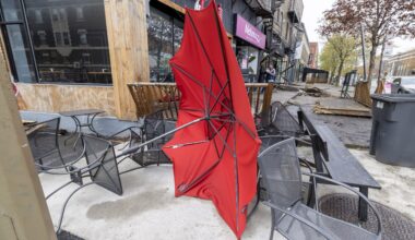 Patio furniture on a terrasse knocked over