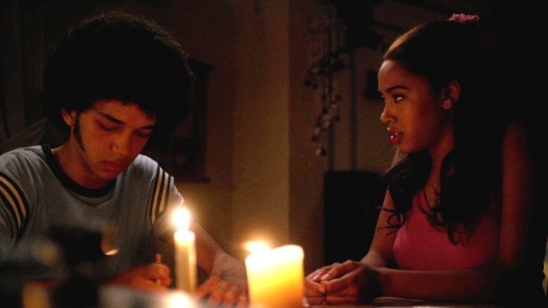 Zeke (Justice Smith) and Mylene (Herizen F. Guardiola) sitting at a candlelit table on The Get Down S1E3