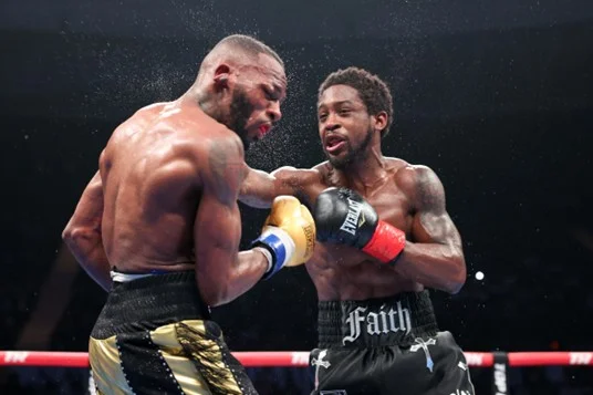 Keyshawn-Davis-Closes-Strong,-Defeats-Nahir-Albright-by-Decision.jpg