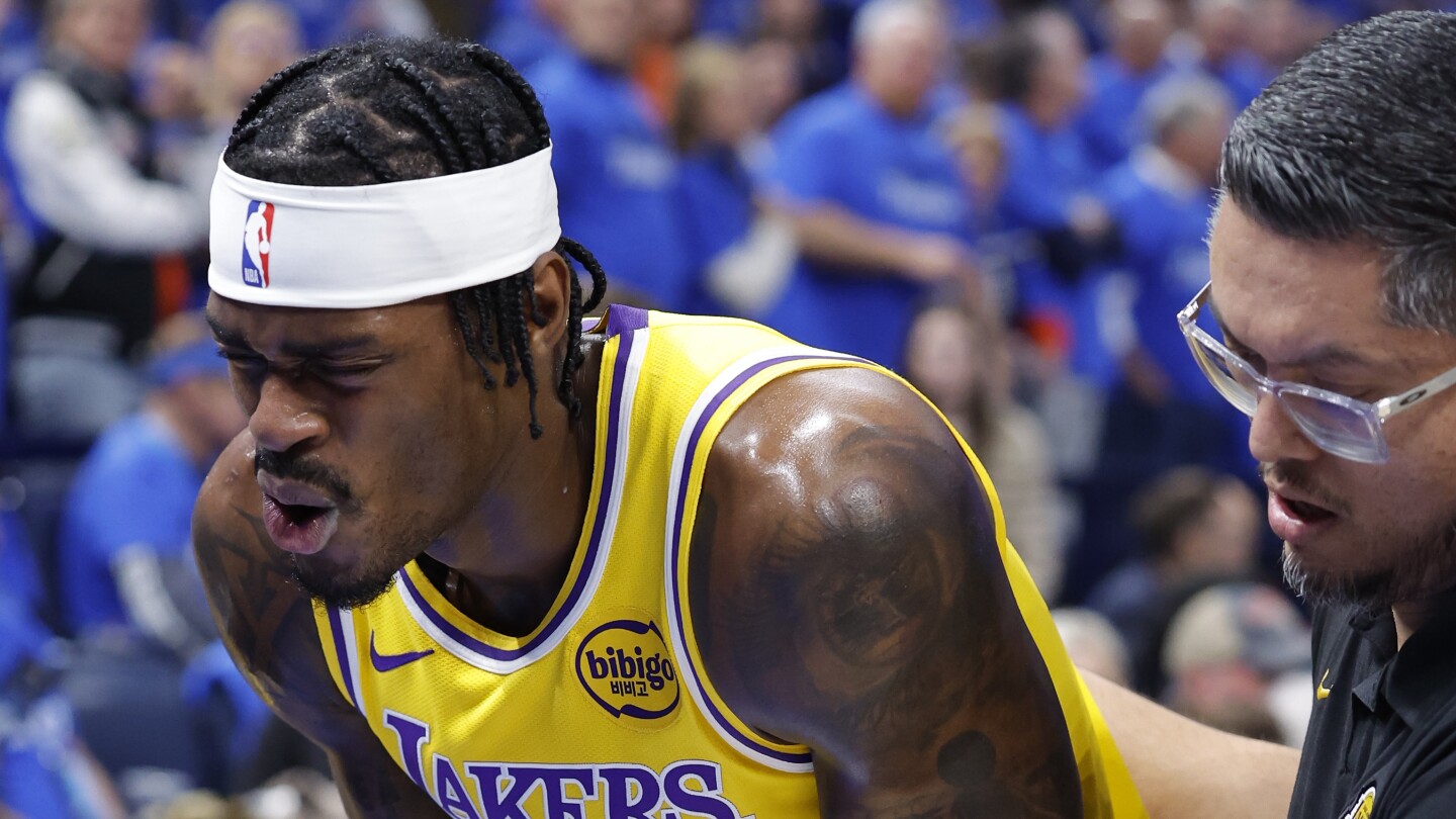 Lakers' Jarred Vanderbilt suffers gruesome pinky dislocation, expected to miss time
