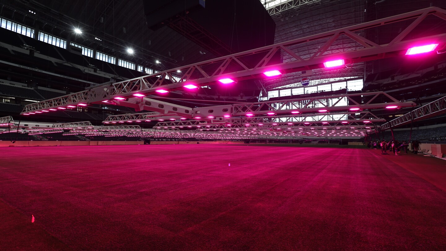 As "Dallas Stadium" moves mountains to install grass, CeeDee Lamb wants it for football