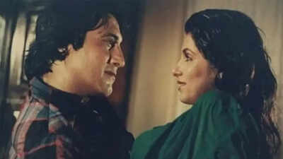 When Vinod Khanna allegedly lost control, didn't stop kissing Dimple Kapadia even after Mahesh Bhatt said 'cut', leaving her shocked