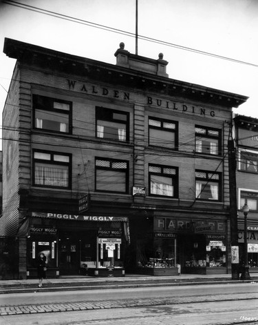 1930: The Walden building at 4120 Main St. included the Piggly Wiggly grocery store.
