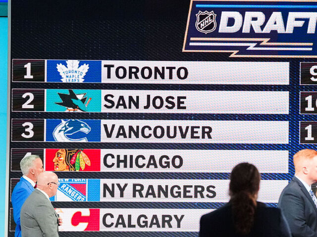 Report: Leafs, Sharks, Blackhawks open to moving top picks …