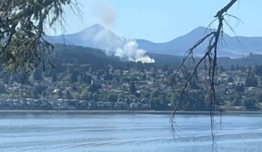 Two small wildfires burning on Vancouver Island