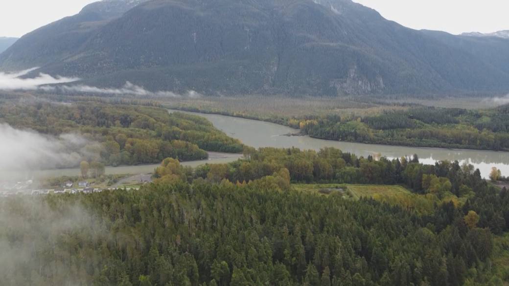 Click to play video: 'First Nations elders and environmental groups challenge Prince Rupert pipeline project'