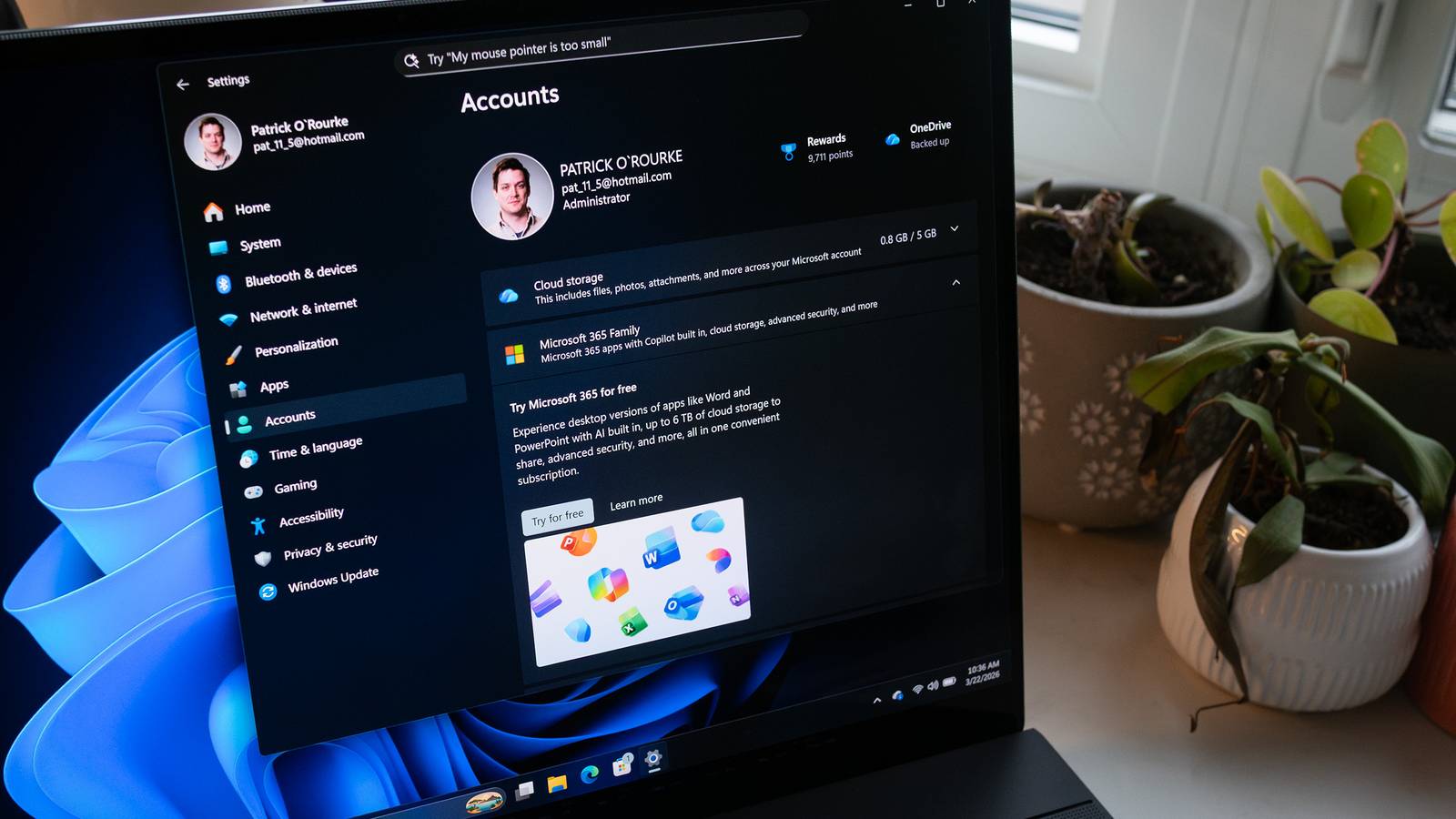 Microsoft finally re-adds refreshing File Explorer to the right-click menu