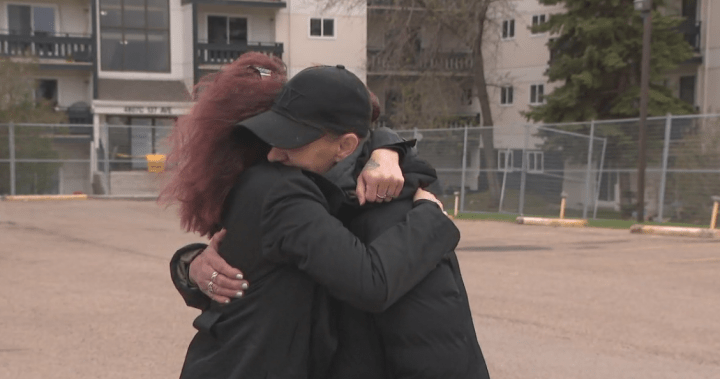 1 month after fire, Wyndham Crossing residents still without a home or answers - Edmonton