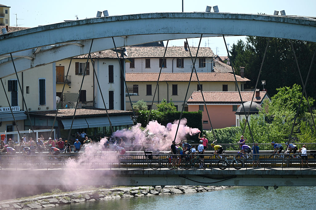 CASSANO D&amp;apos;ADDA, ITALY - MAY 27: A general view of the peloton prior to the 109th Giro d&amp;apos;Italia 2026, Stage 17 a 202km stage from Cassano d&amp;apos;Adda to Andalo 1012m / #UCIWT / on May 27, 2026 in Cassano d&amp;apos;Adda, Italy. (Photo by Dario Belingheri/Getty Images)