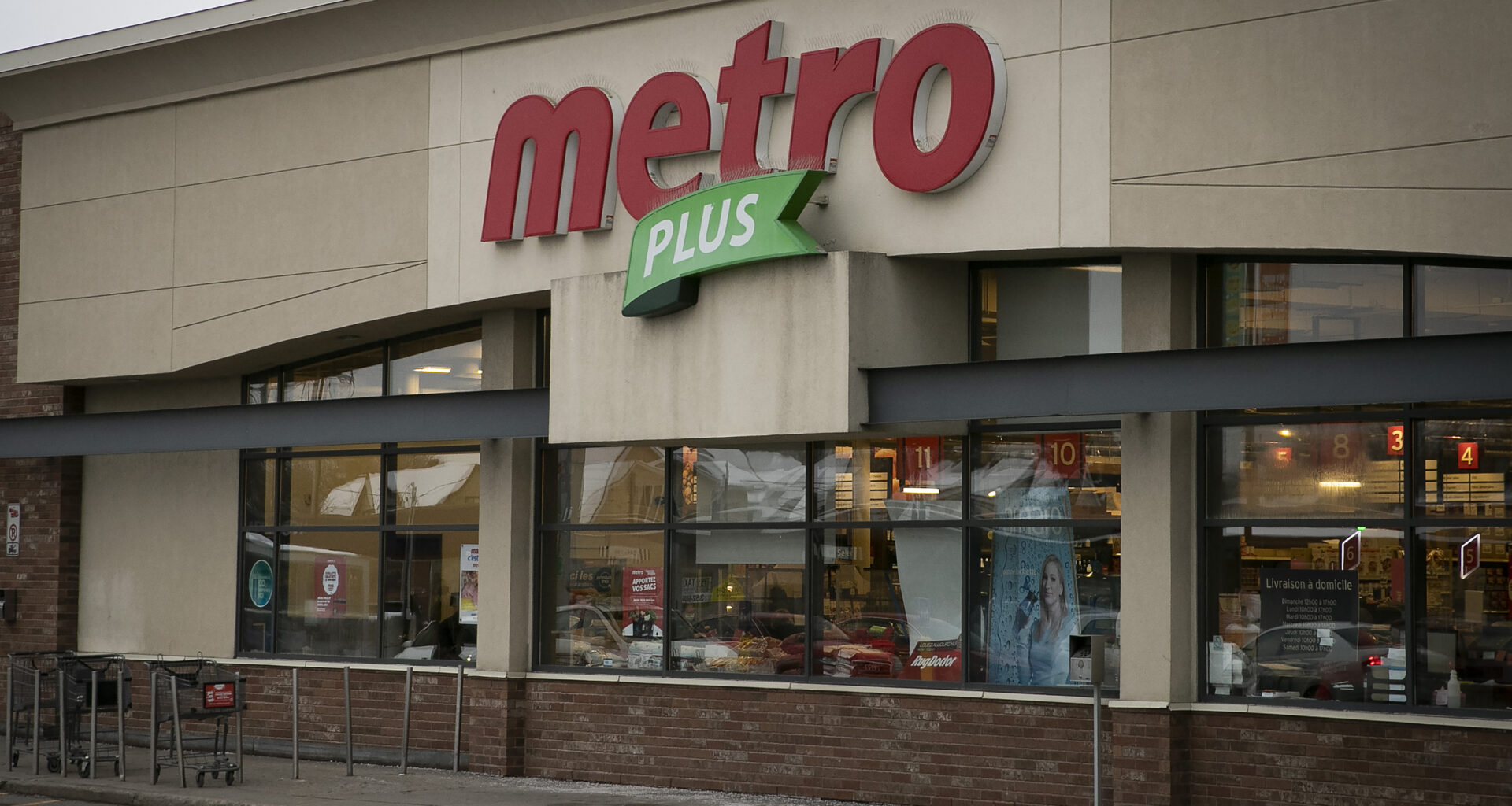 The outside of a Metro Plus grocery store.