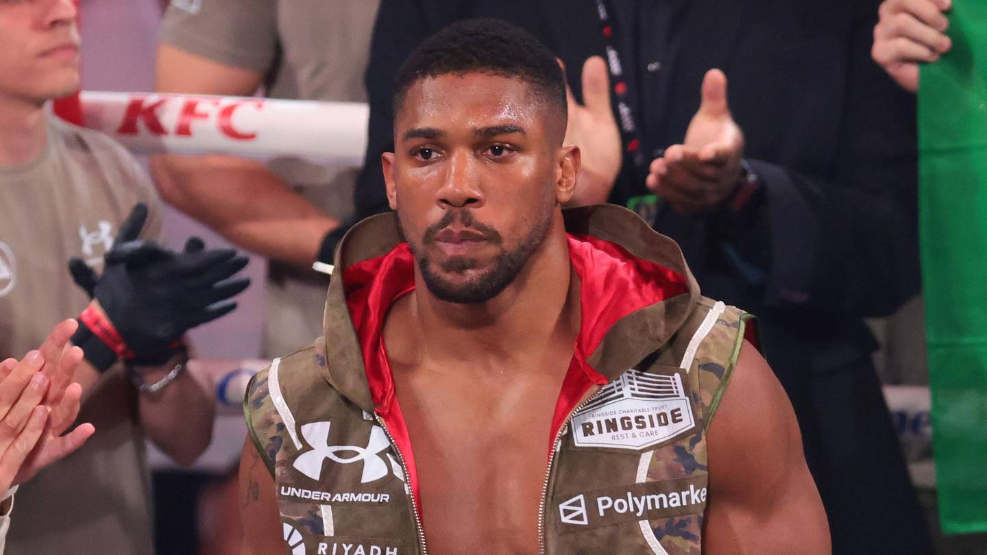 Anthony Joshua Gives Definitive Answer on Fighting Moses Itauma