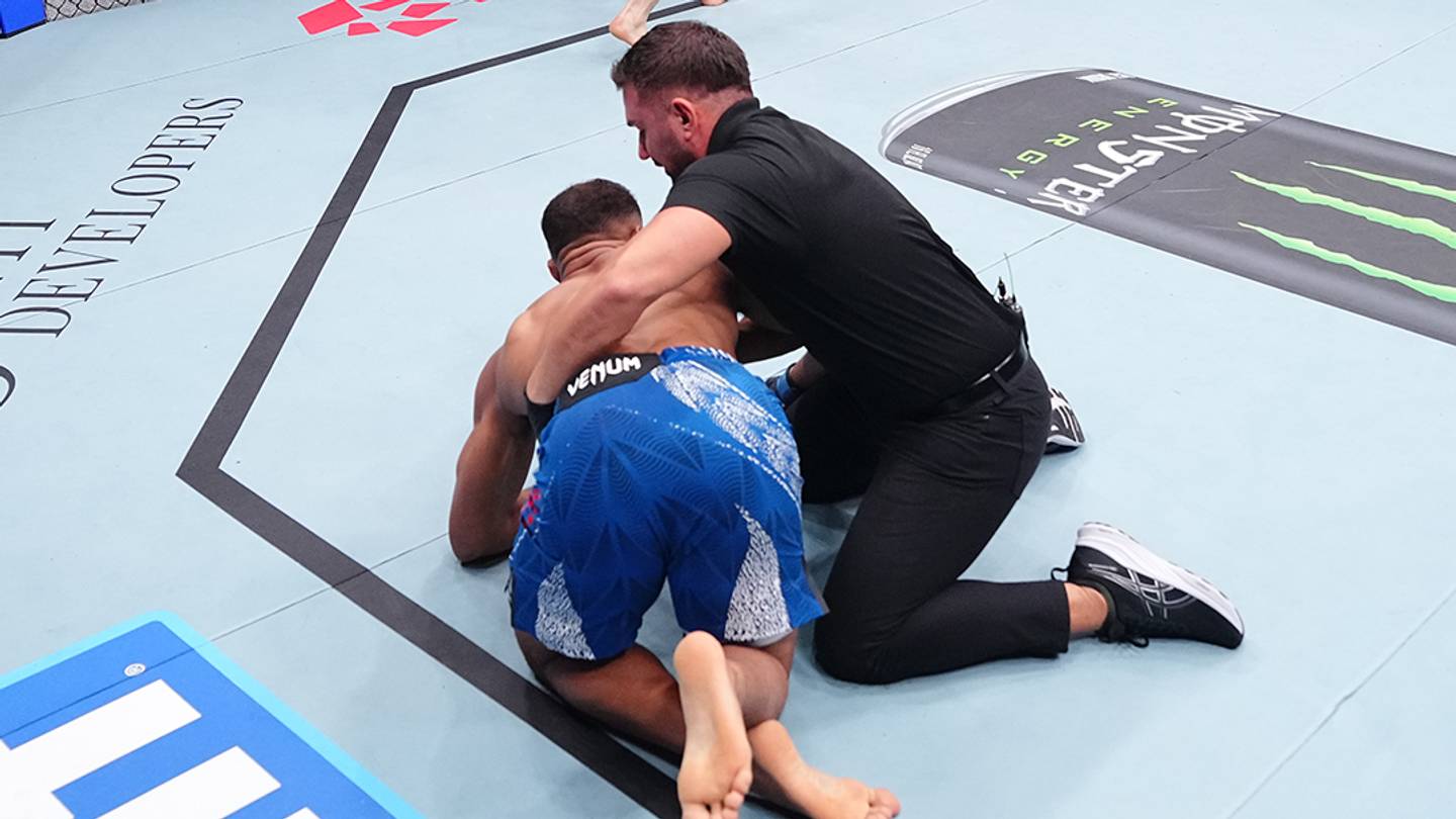 UFC Finishing Machine Floors Opponent with First Punch for 8-Second KO at UFC Baku
