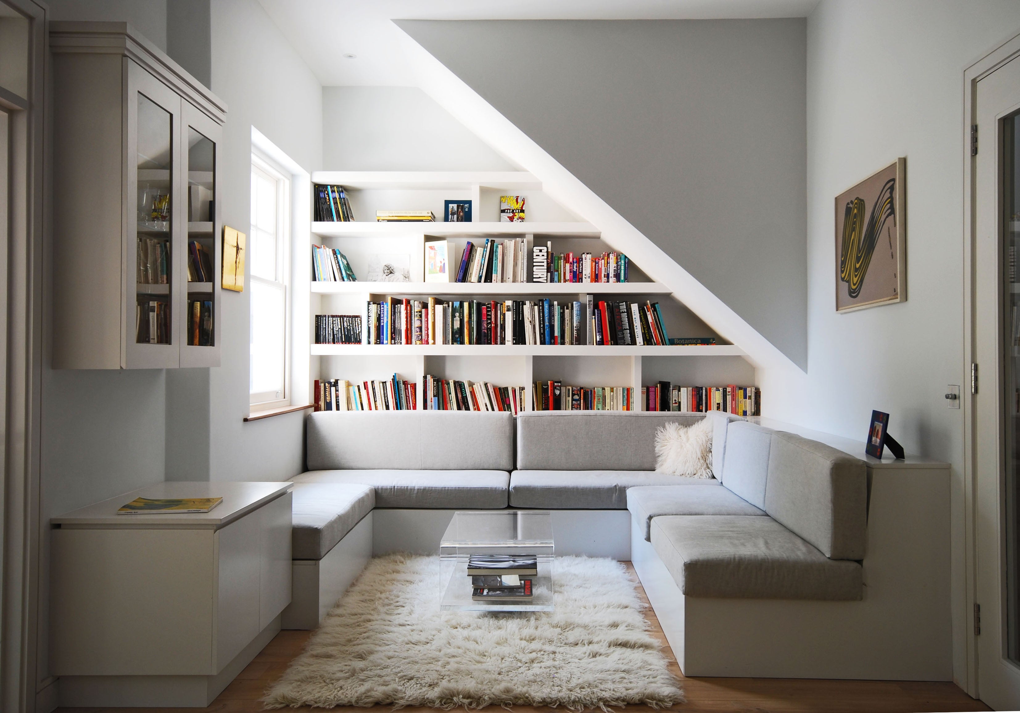 A built-in bookcase and relaxed seating area turn this living space into an inviting reading retreat, creating a quiet spot to switch off (Alex Find
