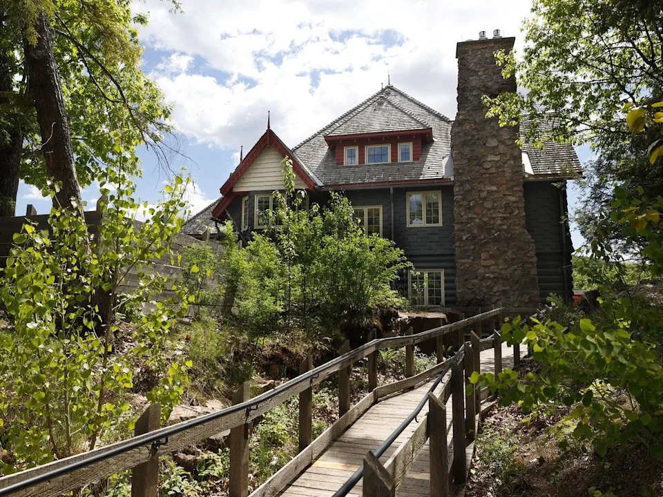 O’Brien House is located at 650 Chemin du Lac-Meech.