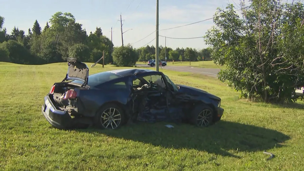Man in 20s dead, 5 others taken to hospital after crash in Brampton