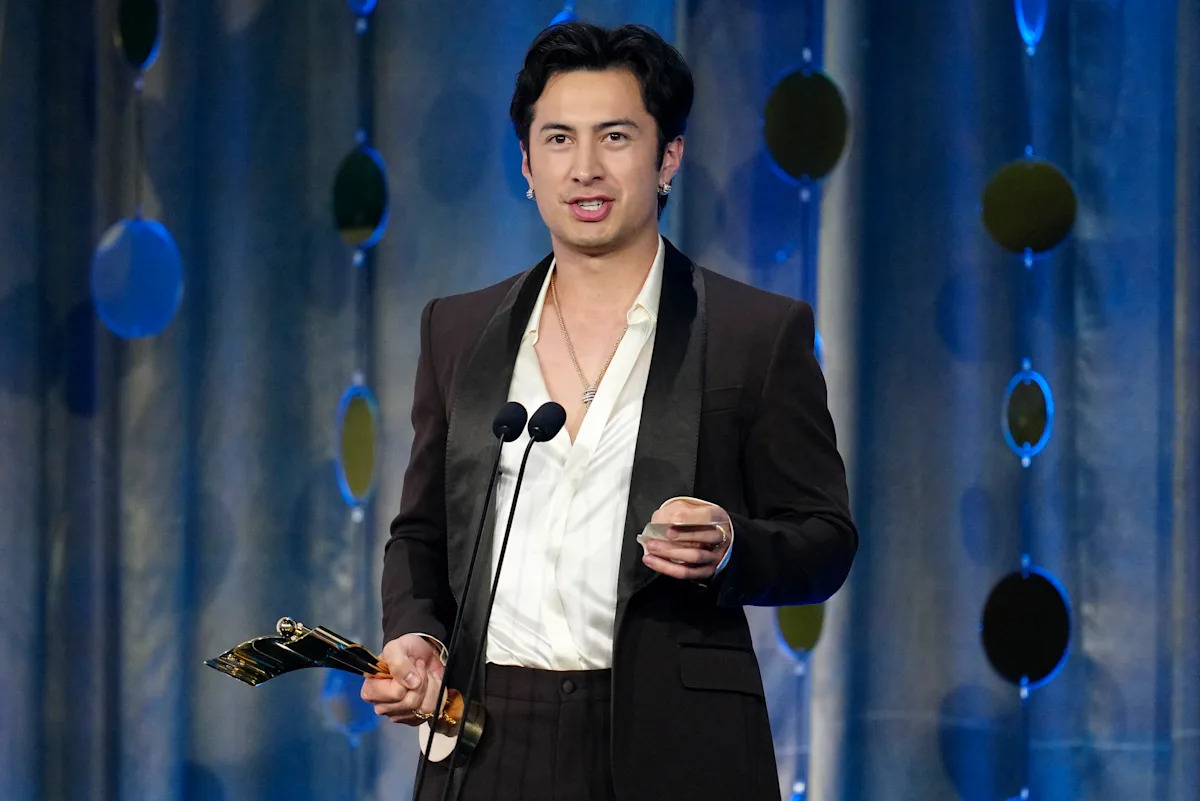 'Heated Rivalry' star Hudson Williams thanks 'honorary Canadian' Connor Storrie at Canadian Screen Awards