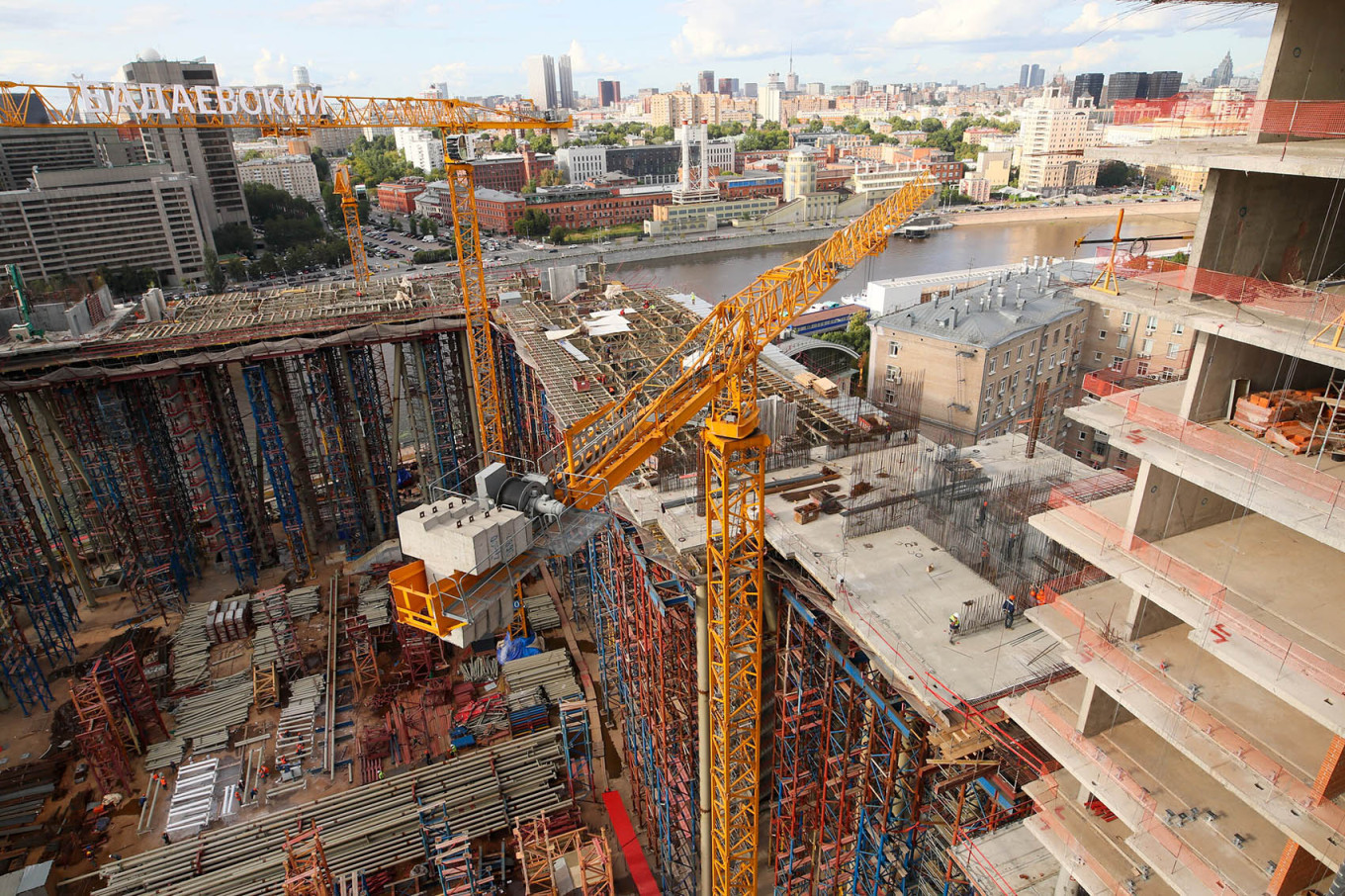A construction site in Moscow. Vasily Kuzmichenok / Moskva News Agency