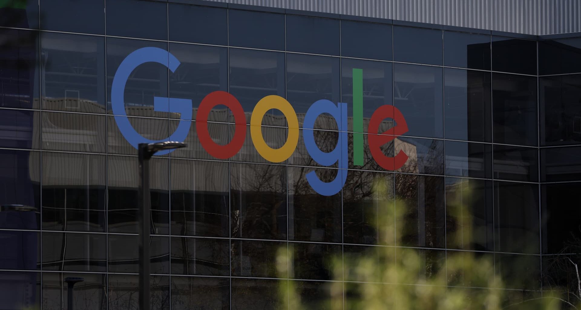Alphabet's plan to sell $80 billion in stock to fund its AI buildout isn't all bad