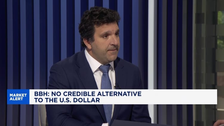 Stage set for "gradual erosion" in U.S. dollar: Strategist