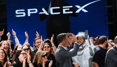 Who are SpaceX's billionaire shareholders?
