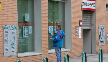Unemployment falls to lowest since May 2007 as employment hits record high in Spain