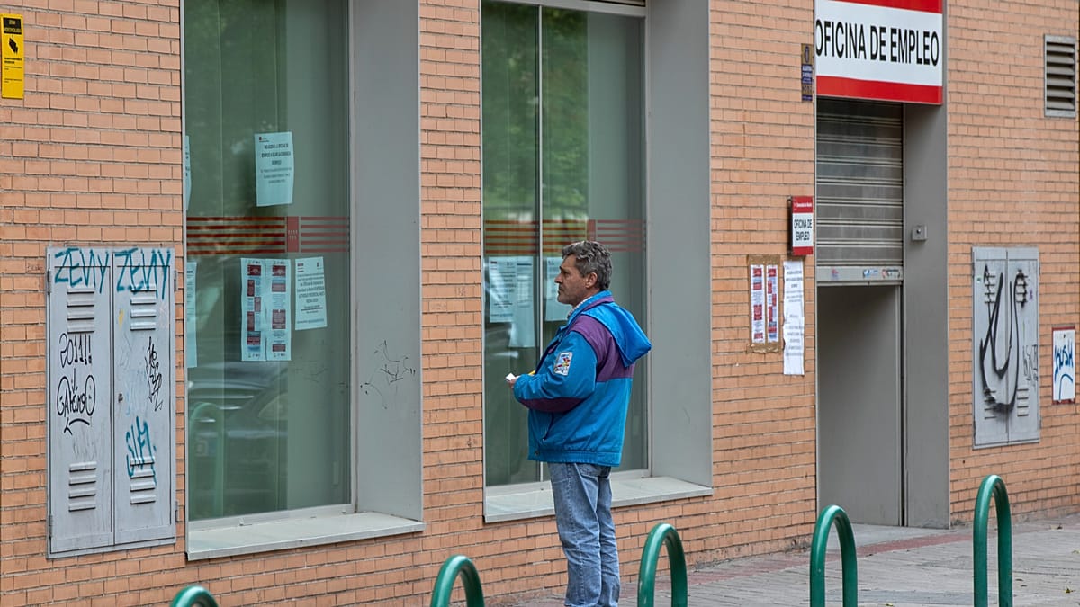 Unemployment falls to lowest since May 2007 as employment hits record high in Spain