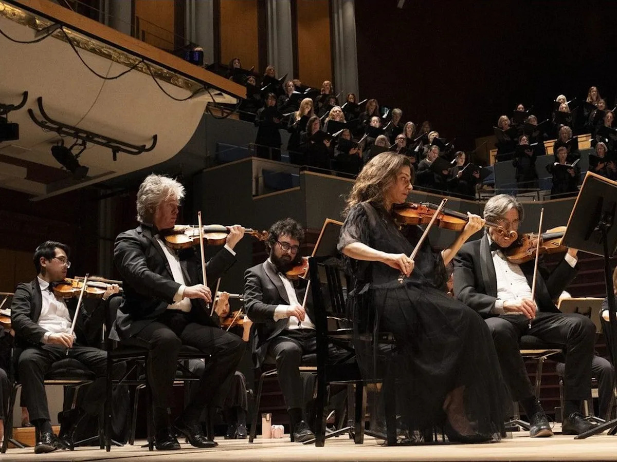 Review: Calgary Phil adds a little 'razzle-dazzle' to season finale