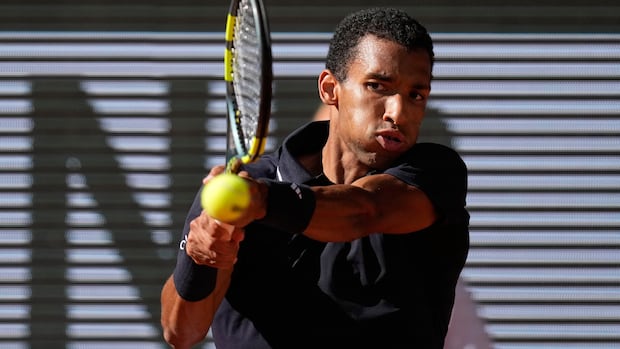 Canadian Auger-Aliassime cruises into French Open quarterfinals
