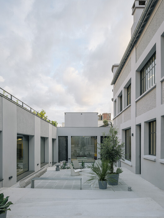 Yard House / Exbrayat Enrico architectes - Exterior Photography, Concrete, Courtyard
