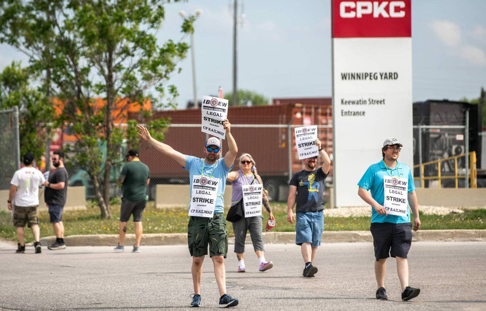 CPKC signals, communications workers on strike – Winnipeg Free Press