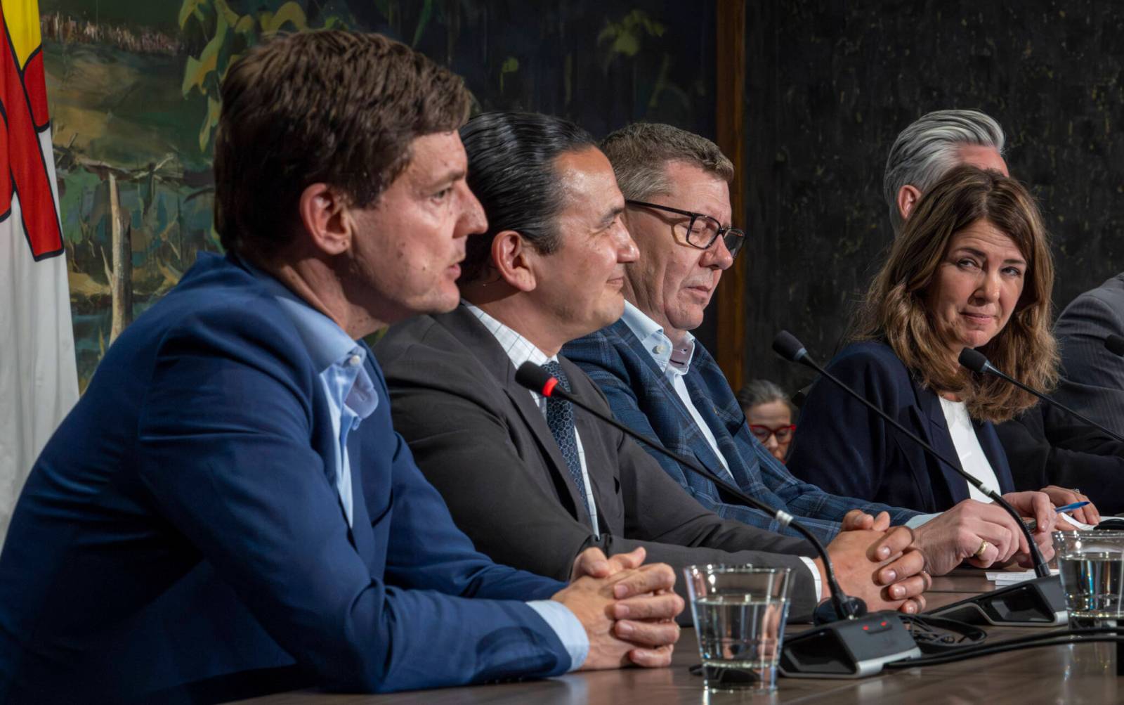Kinew, Smith score points by jousting over referendum: observer – Winnipeg Free Press
