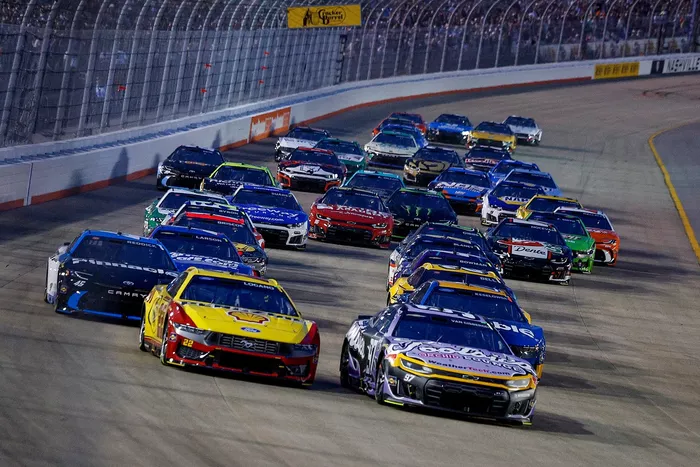 Shane van Gisbergen, Trackhouse Racing, Joey Logano, Team Penske