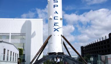 SpaceX valued at just $780 billion by Morningstar, less than half its IPO target