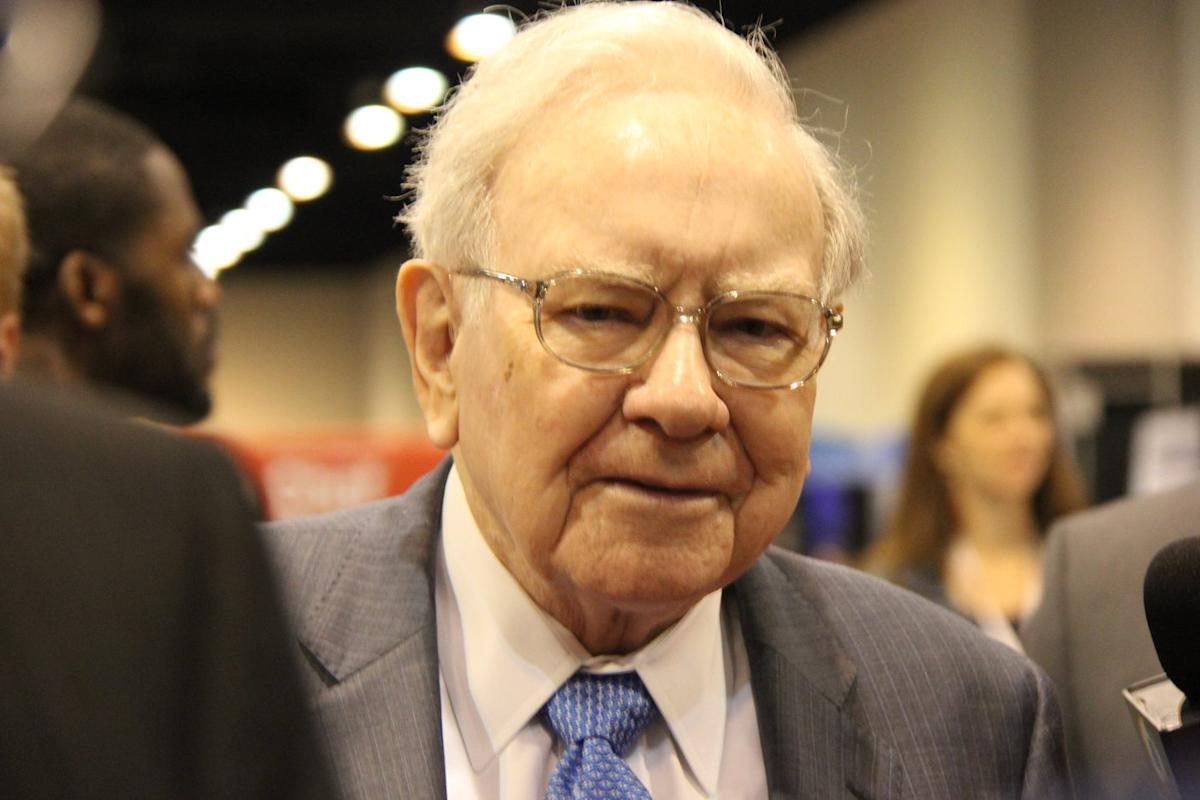 Warren Buffett's Successor, Greg Abel, Has More Than 28% of Berkshire Hathaway's $330 Billion Portfolio Invested in 2 AI Titans