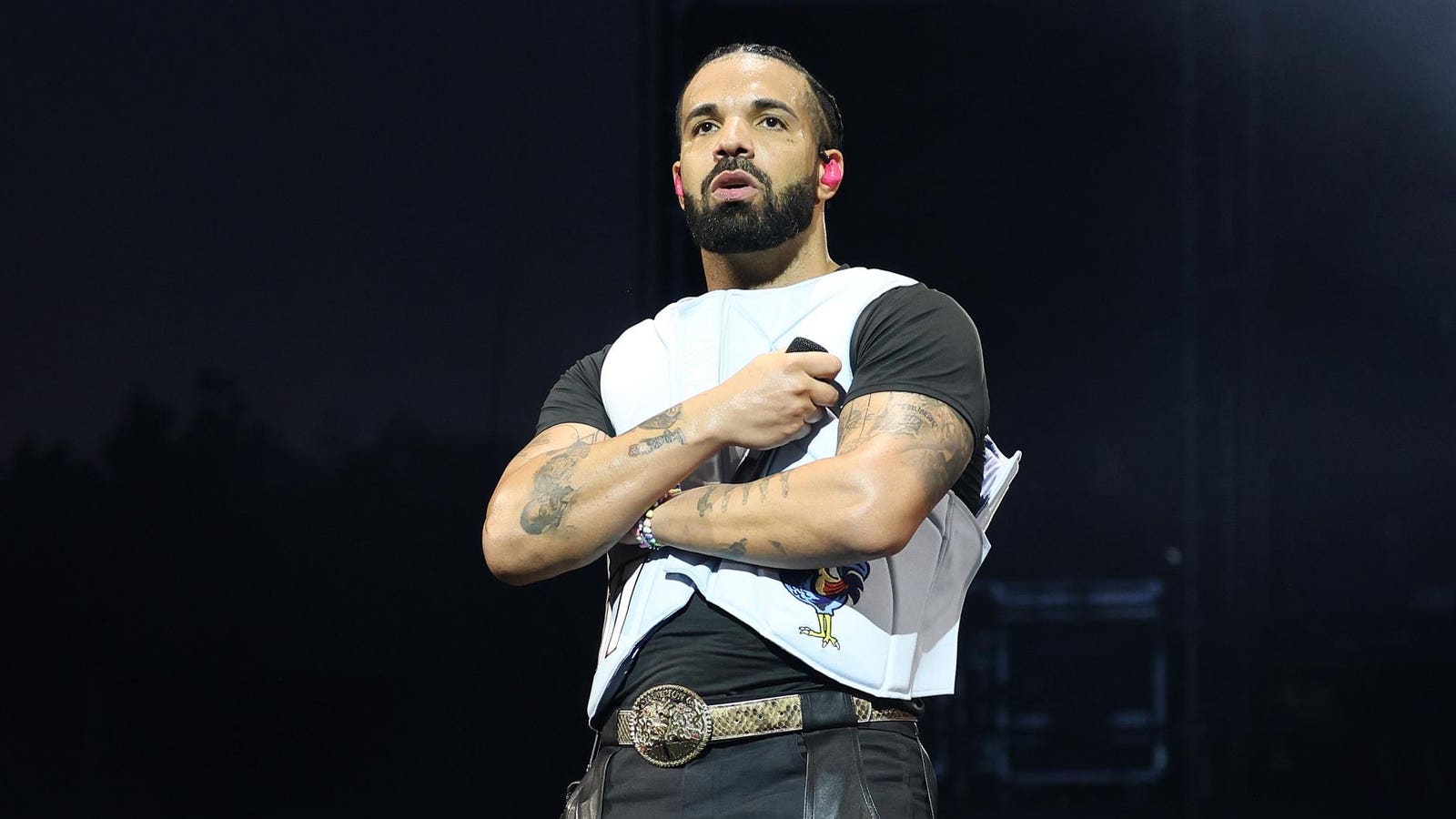 Drake Manages A Career First As He Holds At No. 1
