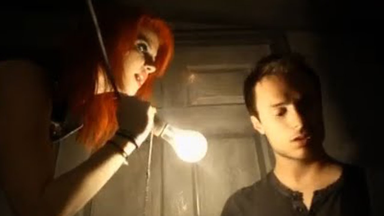 Paramore: Ignorance [OFFICIAL VIDEO] - YouTube