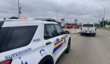 Teacher gets trapped, hurt after van crashes into daycare near Edmonton – Winnipeg Free Press