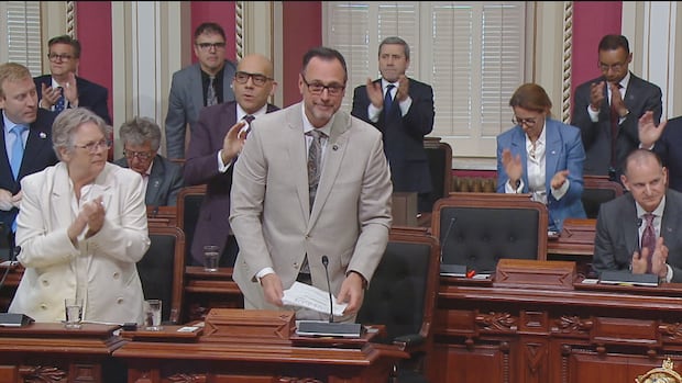Quebec tables expansion of Bill 101 to English adult education