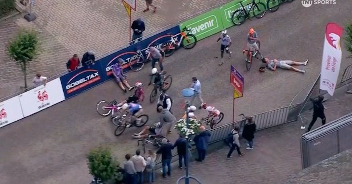 Oliver of Modern Adventure wins crash-marred Wallonia stage