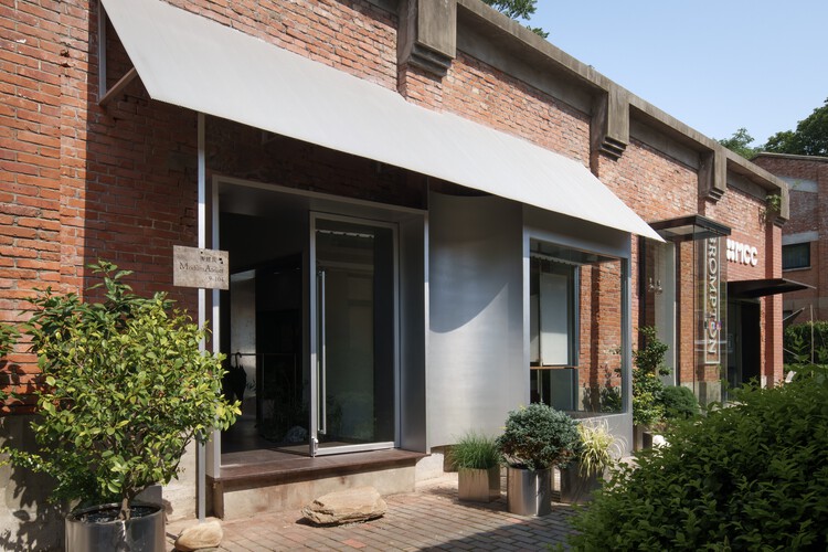 Modum Atelier Nanjing Office / Modum Atelier - Exterior Photography, Windows, Brick, Facade
