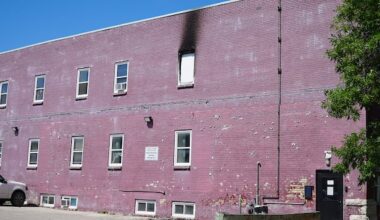 1 person dead, 3 hospitalized after 2 Winnipeg fires between Friday and Saturday: city