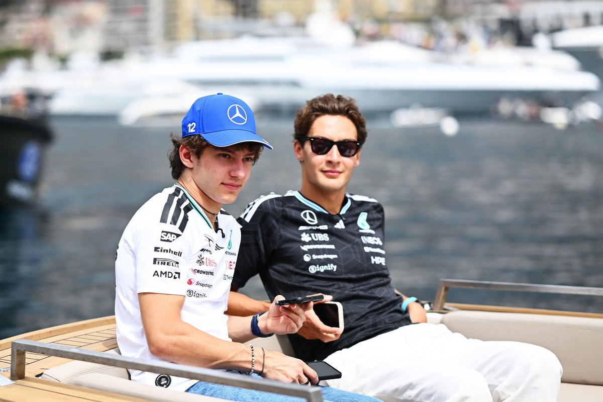 Two worrying trends for George Russell as Kimi Antonelli keeps starring in F1 2026