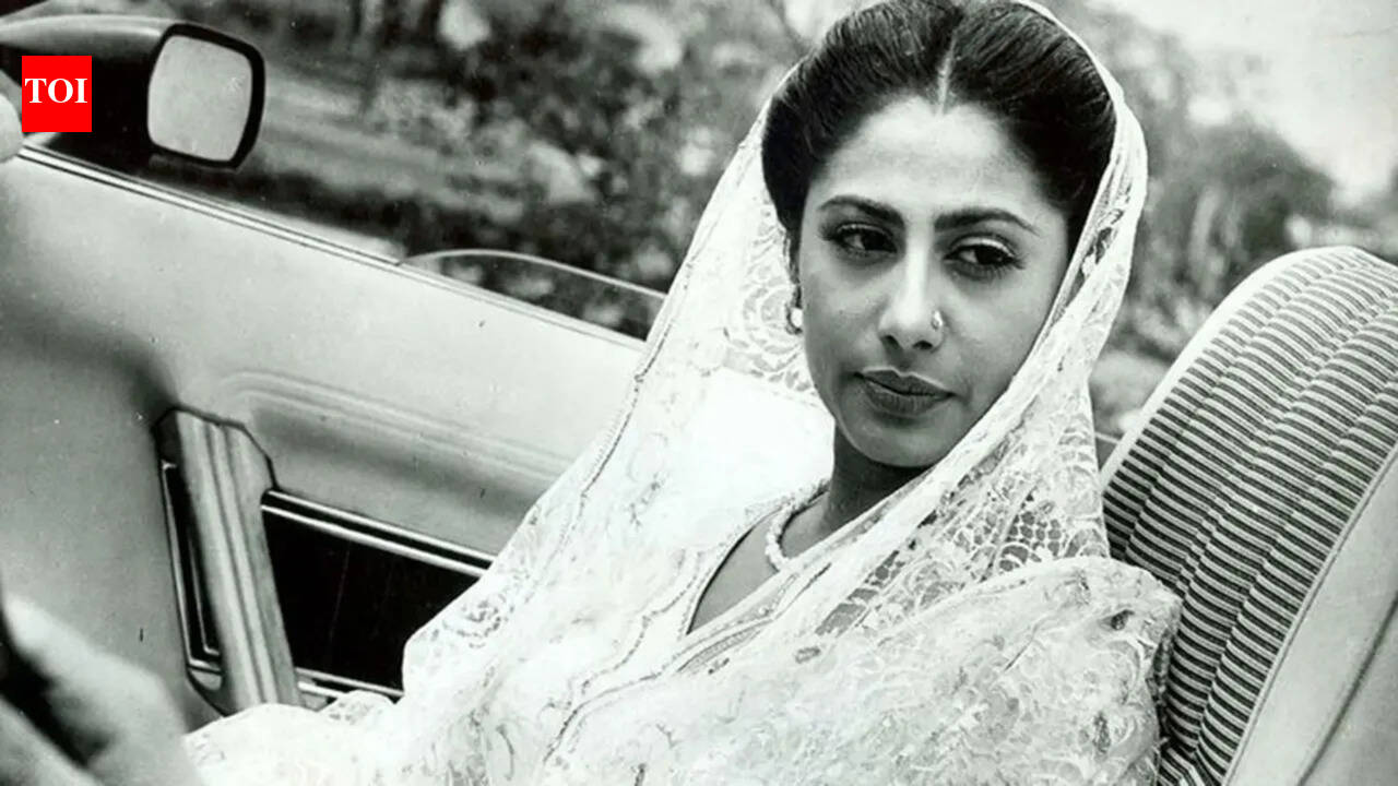 Smita Patil: When Smita Patil slammed Bollywood's double standards and said 'Hero ko toh nanga dikha nahi sakte' | Hindi Movie News