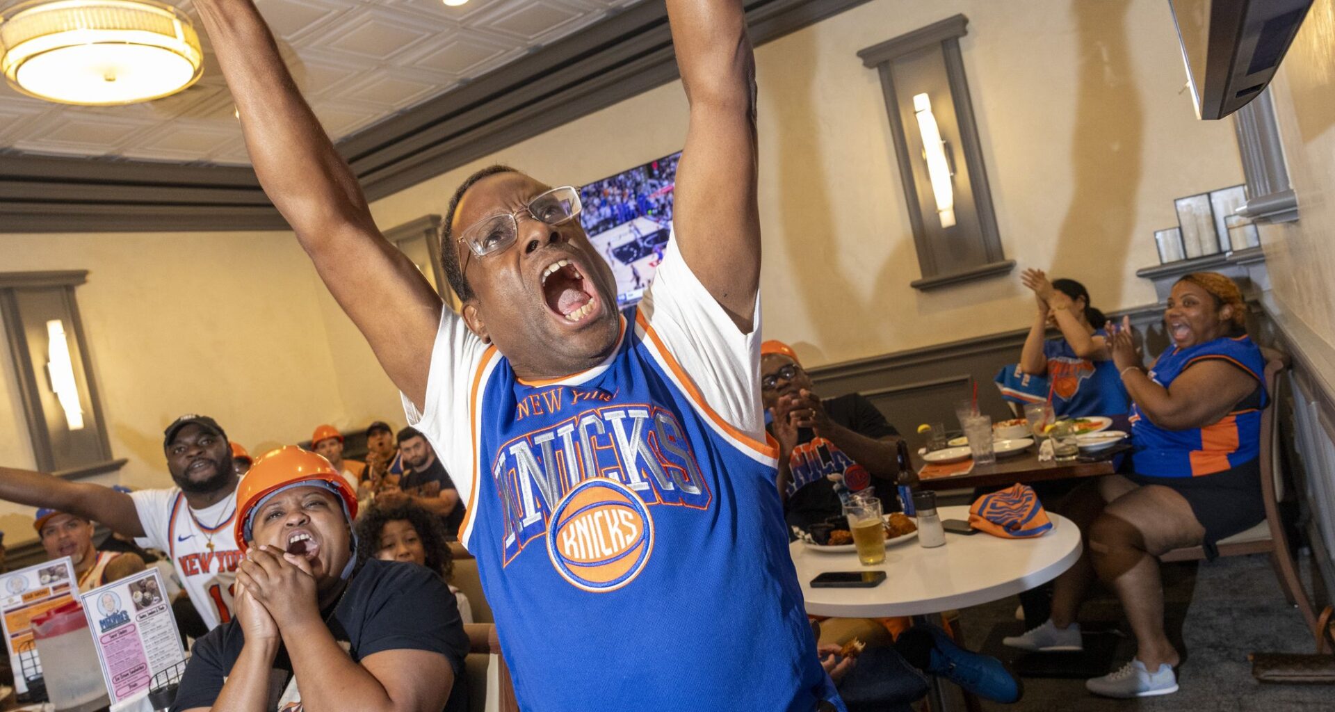 Knicks fans in San Antonio go against hometown team in NBA Finals
