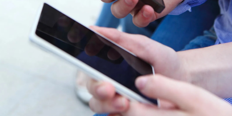 Hogan Pleased to Hear Ottawa's Plans to Limit Social Media Use for Children Under 16