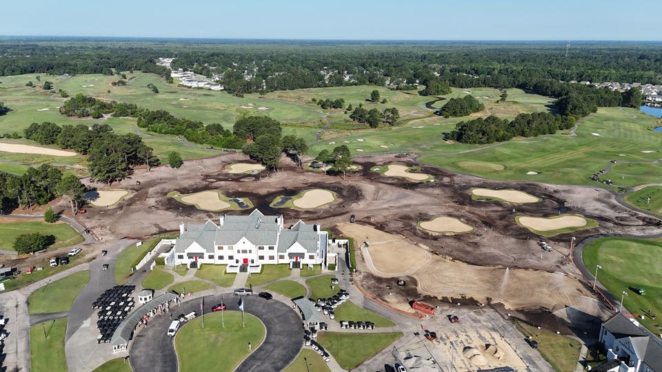 Legends - Par 3 - Overhead shot of The Piper and Clubhouse