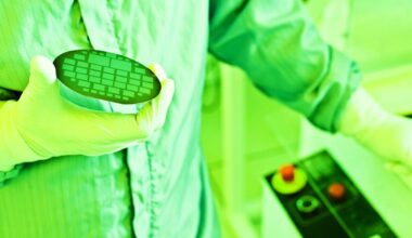 2 Dirt Cheap Healthcare Stocks to Buy With $1,000 Right Now
