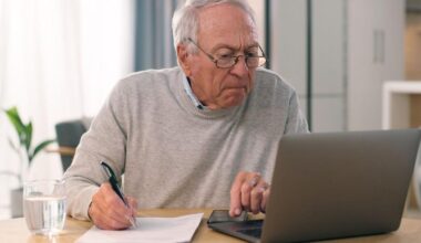 Retirees: Is Now the Time to Pull Money Out of S&P 500 Index Funds?