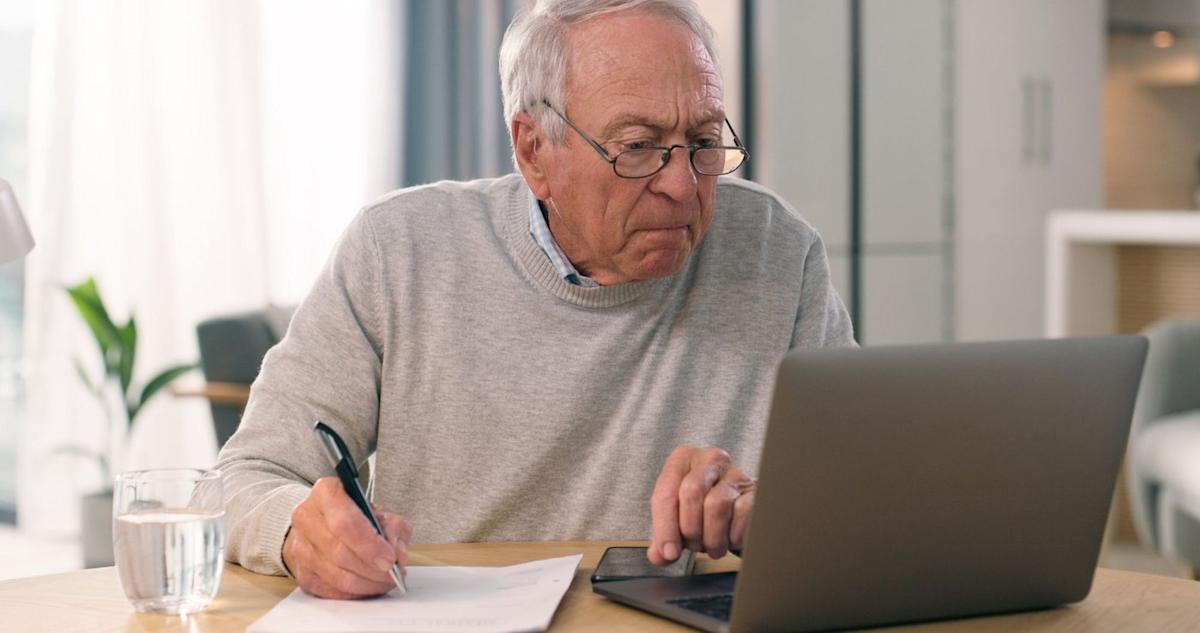 Retirees: Is Now the Time to Pull Money Out of S&P 500 Index Funds?