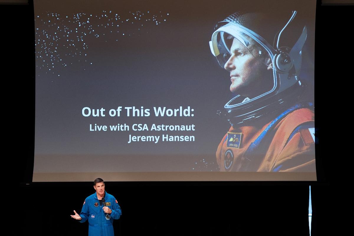Astronaut Jeremy Hansen says he was surprised by Canadians' support for Artemis II